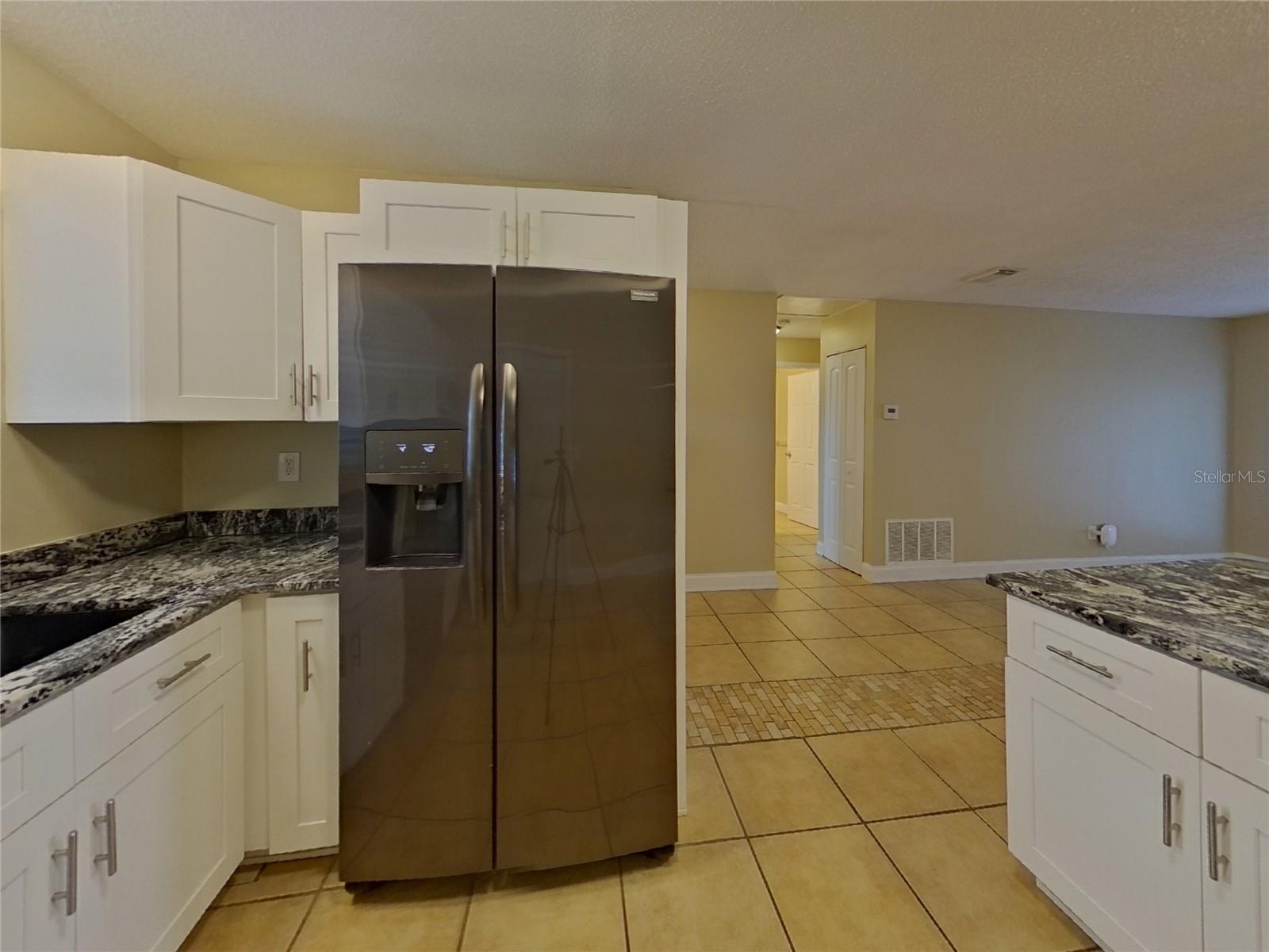 Image 4 of 15 For 6092 Burch Street N