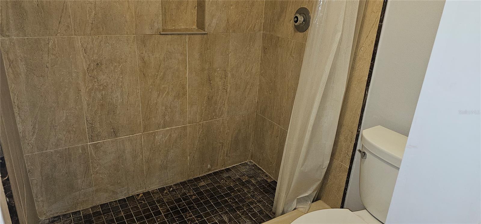 Image 12 of 27 For 11511 113th Street 4f