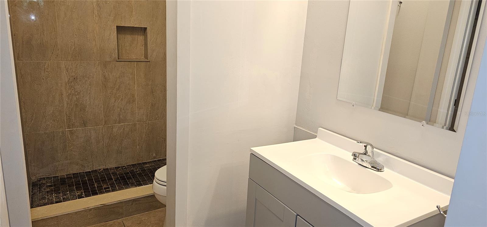 Image 16 of 27 For 11511 113th Street 4f