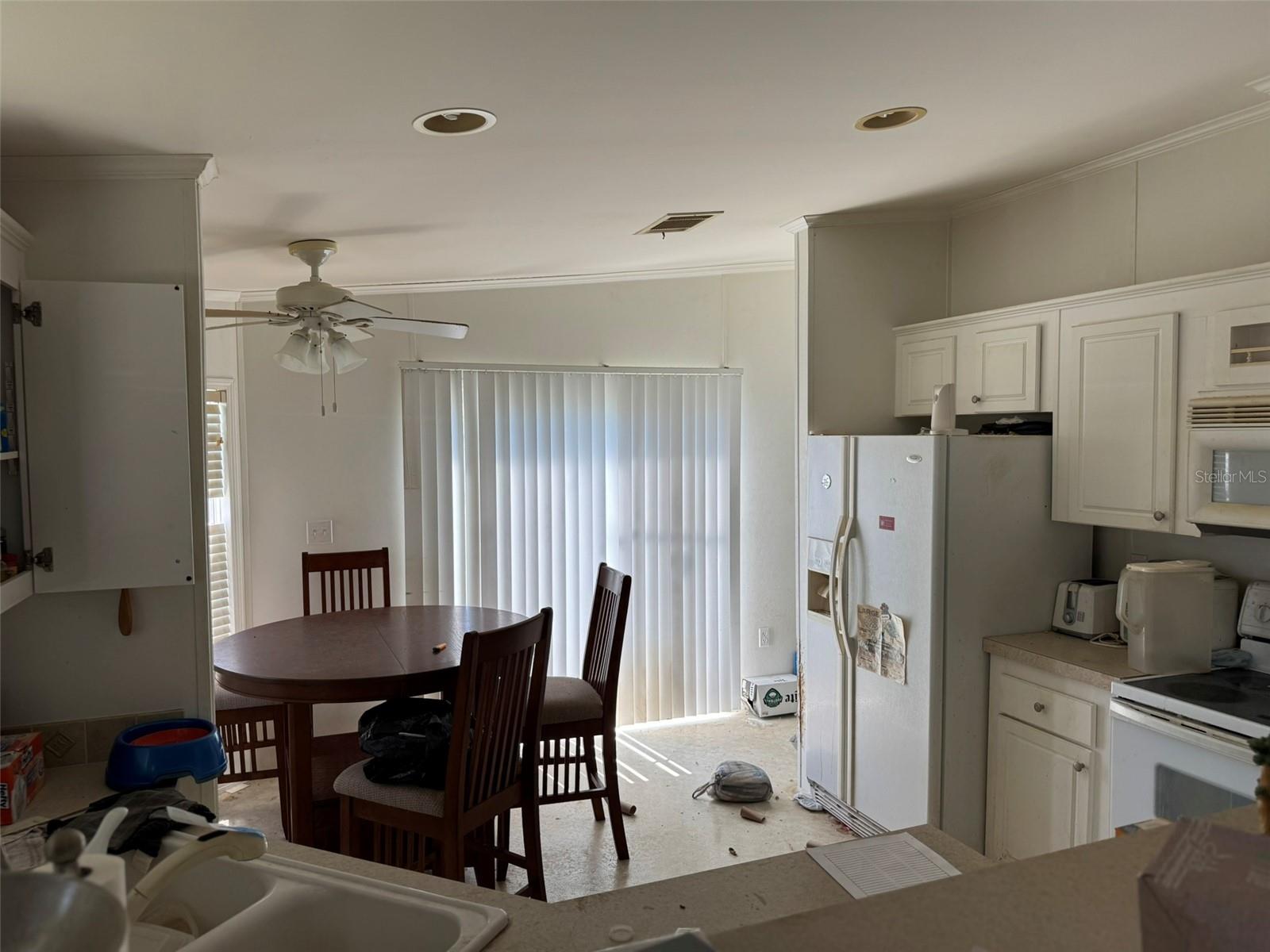 Image 20 of 35 For 205 Portia Street S