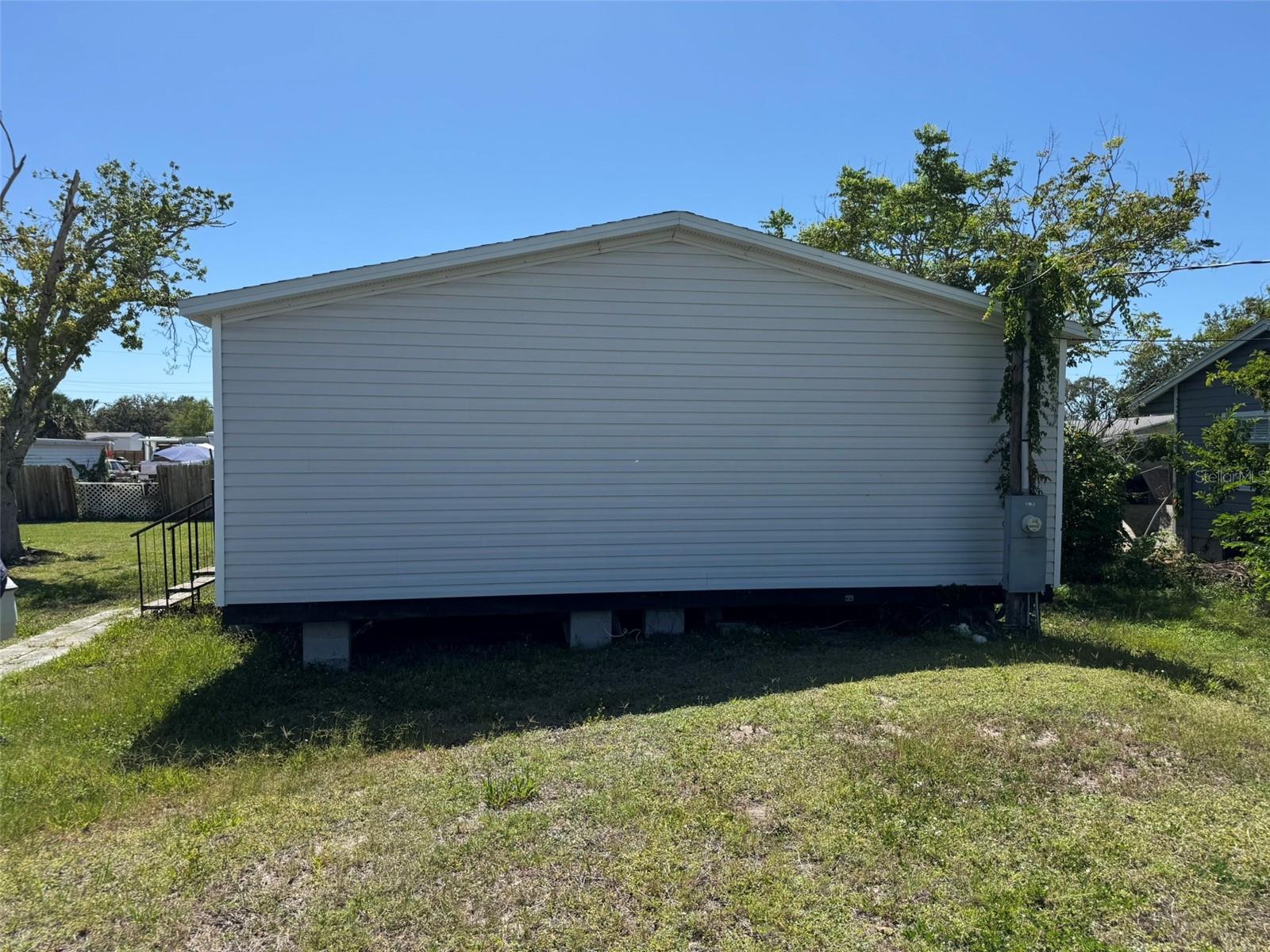 Image 5 of 35 For 205 Portia Street S