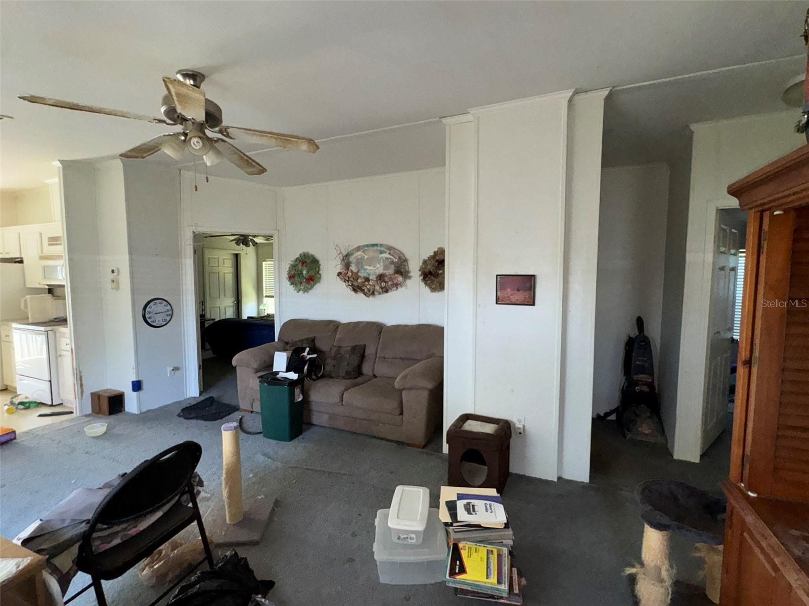 Image 7 of 35 For 205 Portia Street S