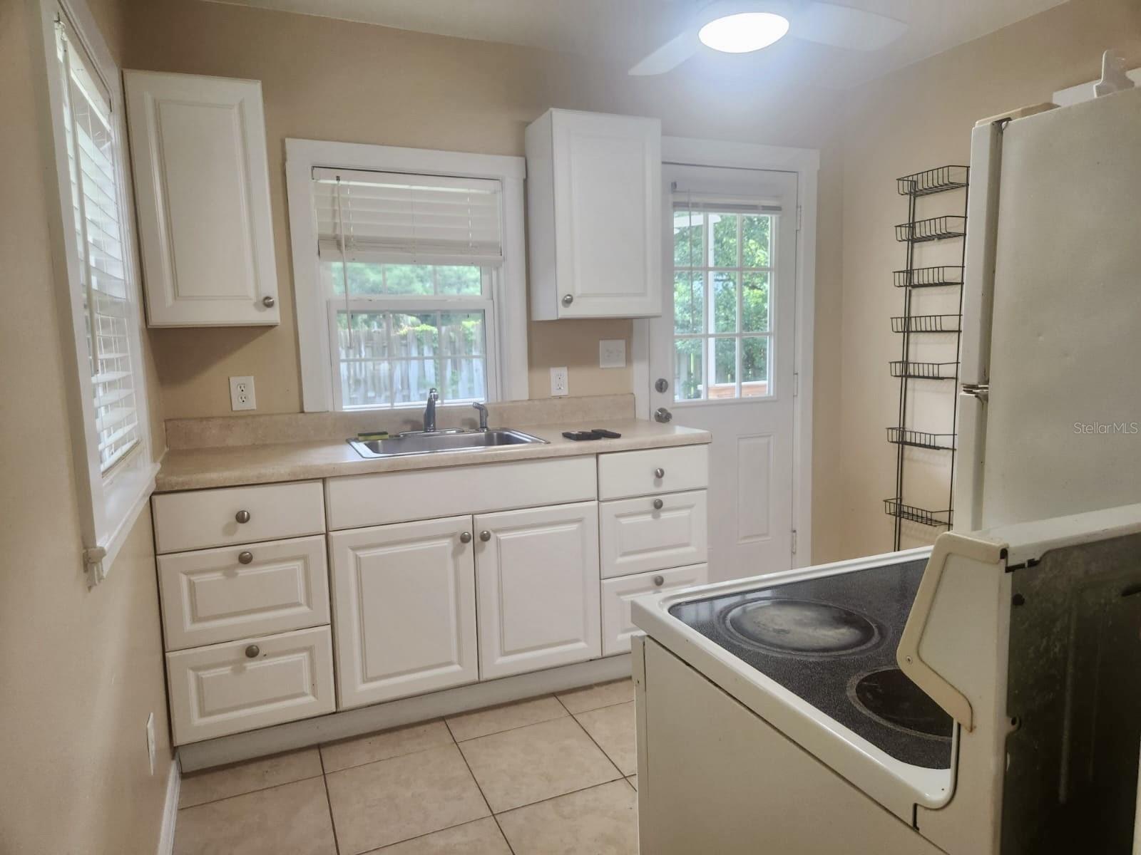 Listing photo id 8 for 3191 Canadian Way