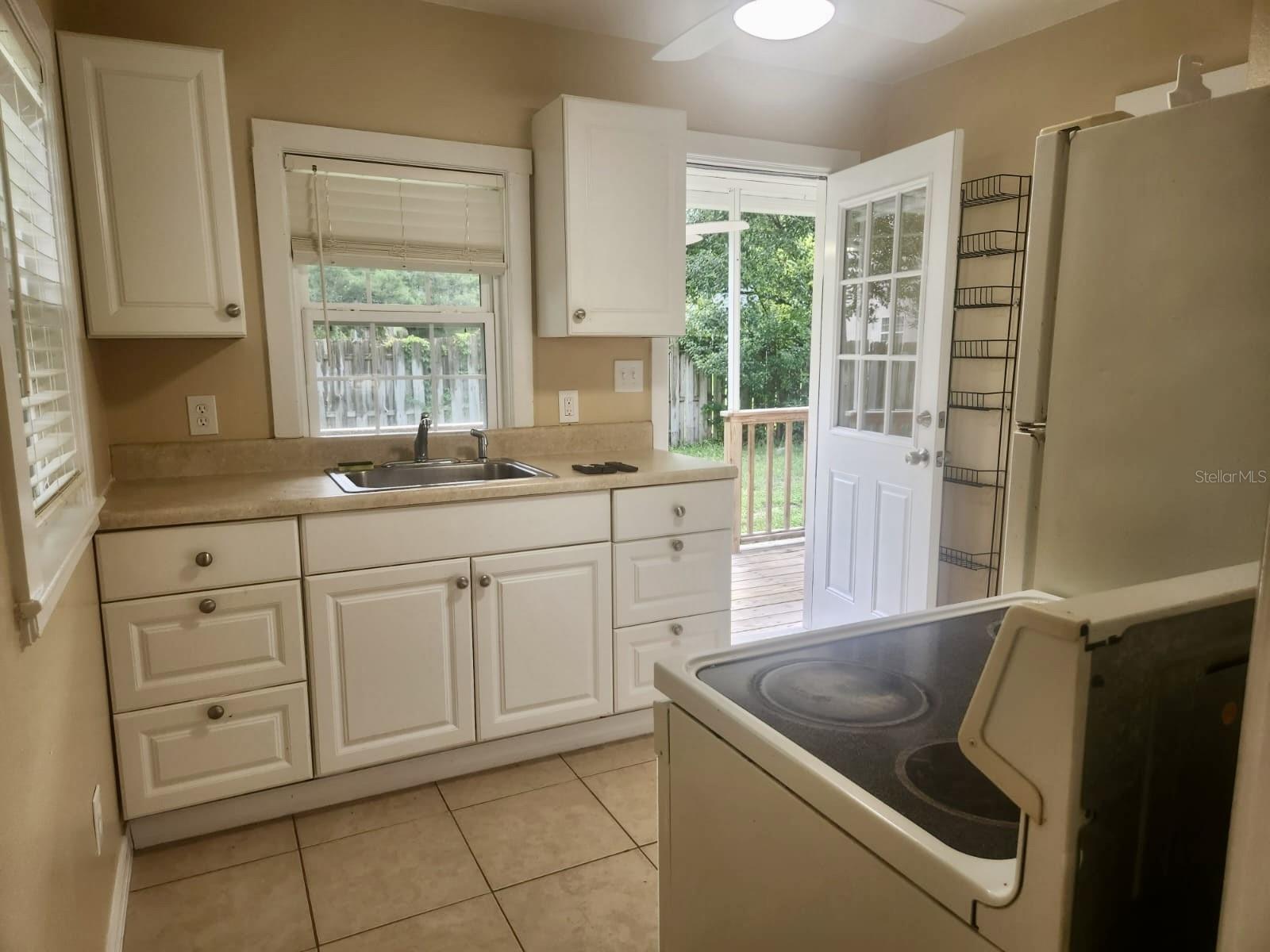 Listing photo id 35 for 3191 Canadian Way