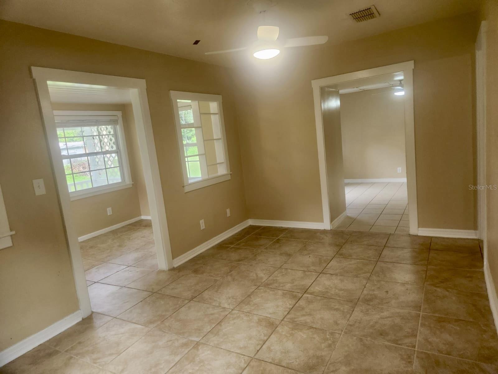 Listing photo id 40 for 3191 Canadian Way