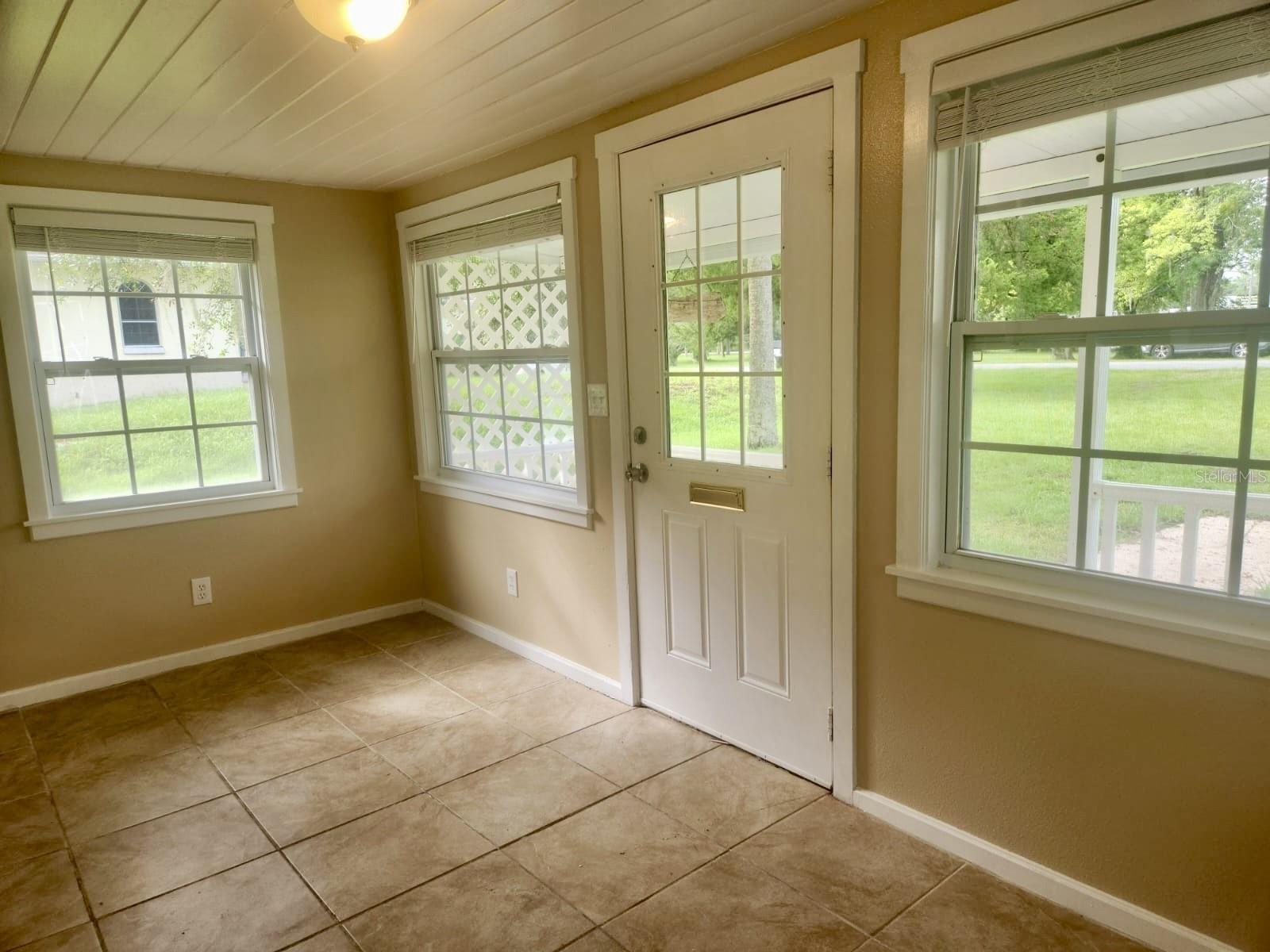 Listing photo id 42 for 3191 Canadian Way