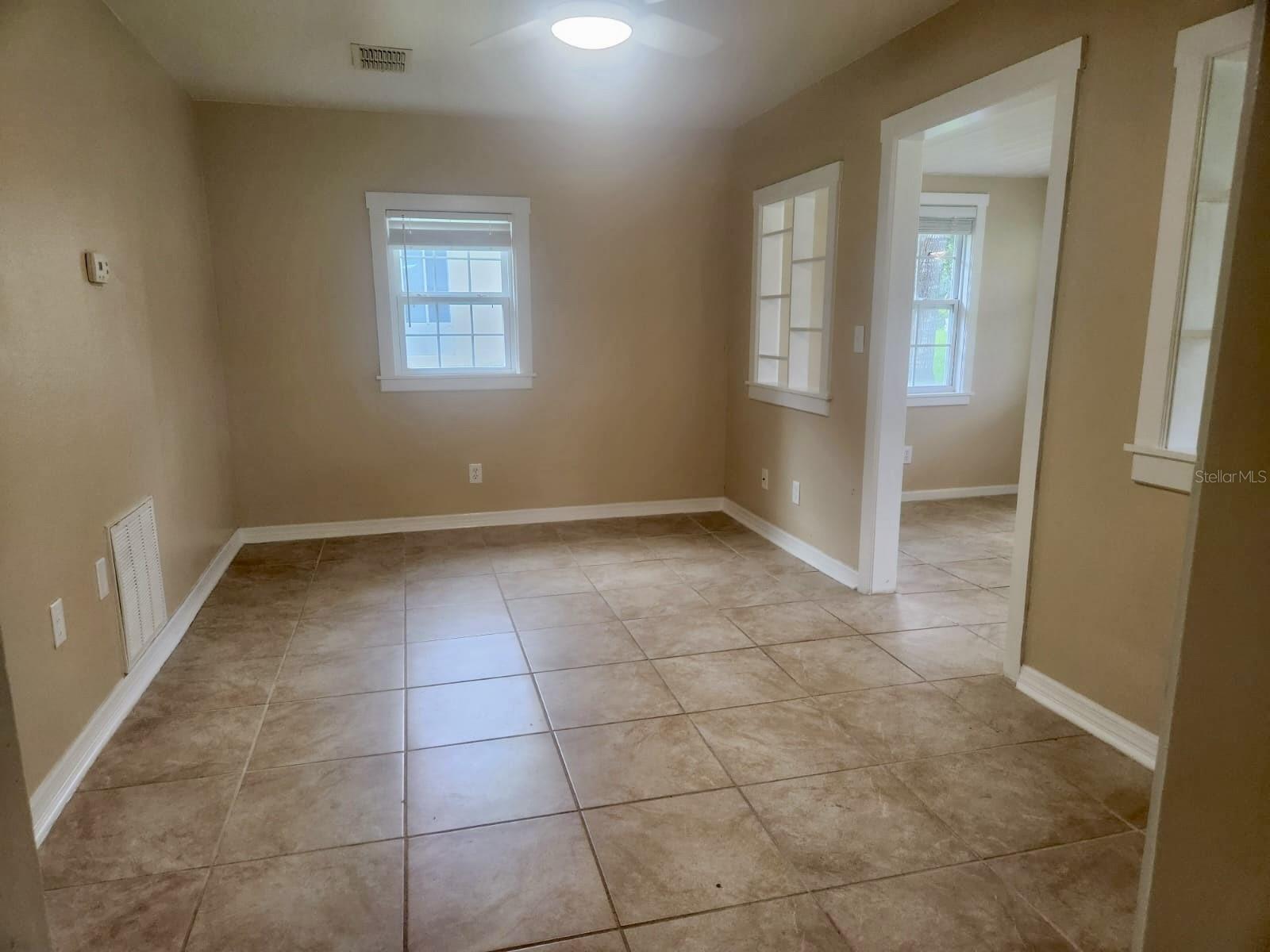 Listing photo id 4 for 3191 Canadian Way