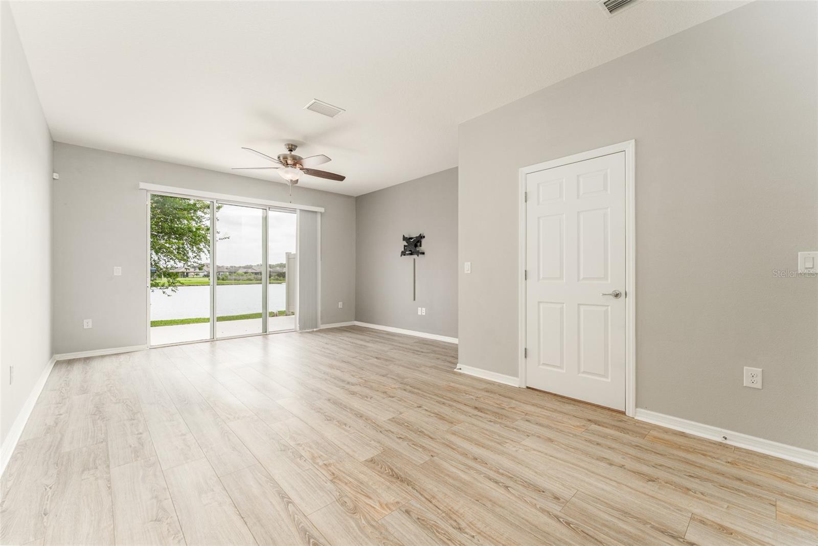 Image 14 of 65 For 9140 Hillcroft Drive