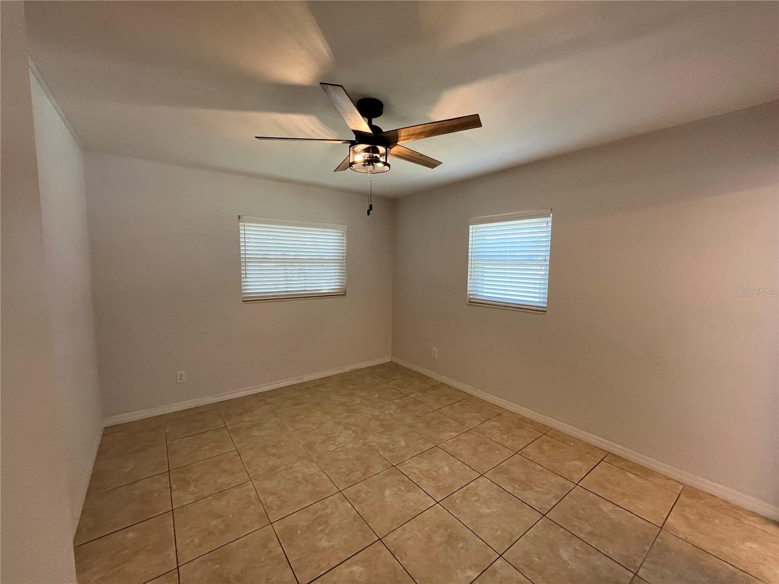 Image 5 of 22 For 422 Crosswinds Drive