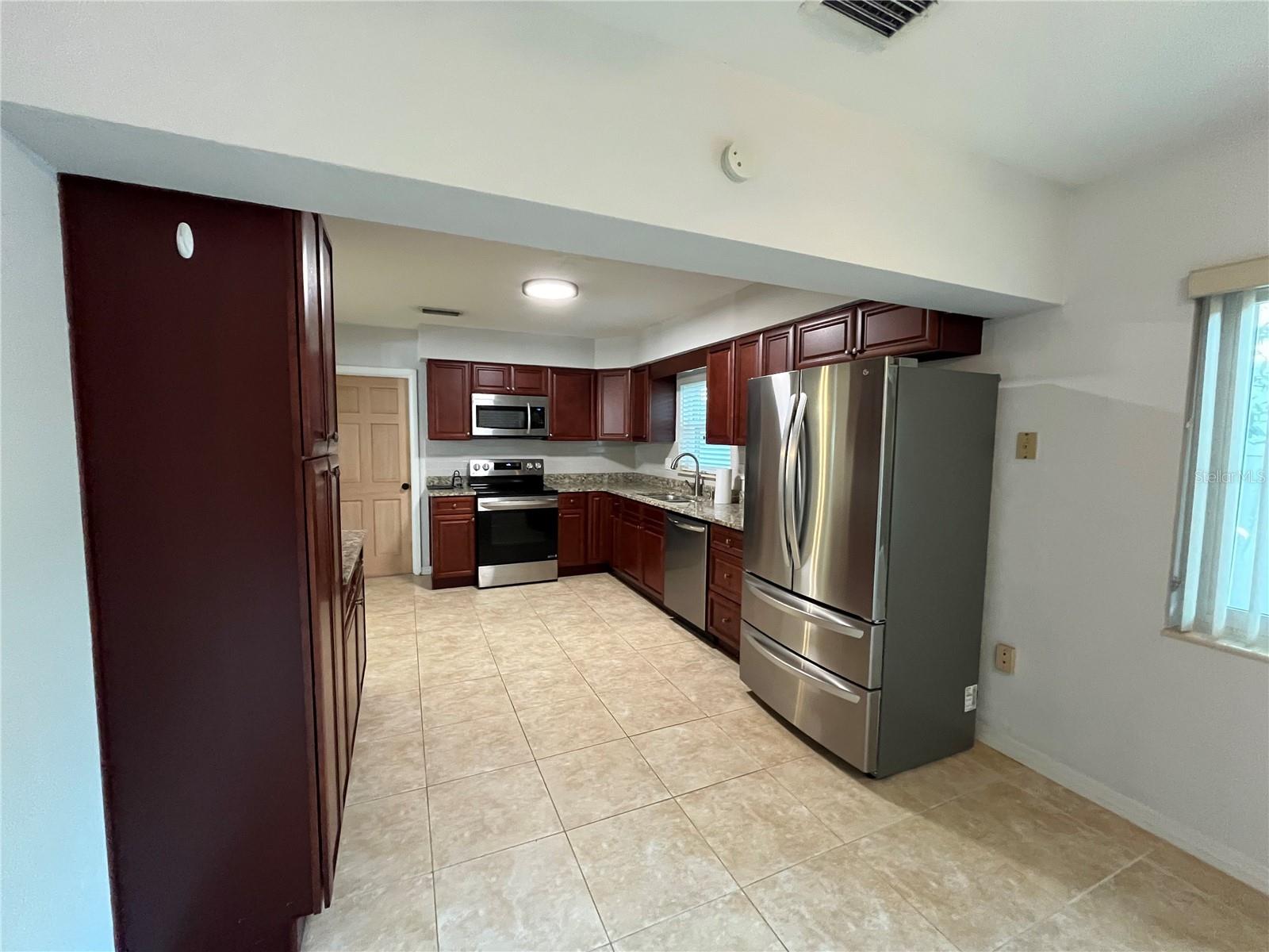 Image 7 of 22 For 422 Crosswinds Drive