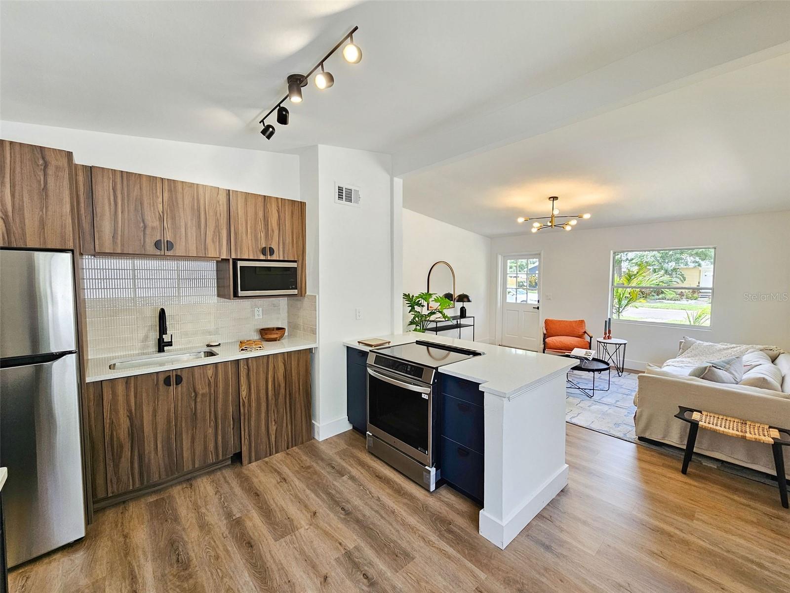 Image 11 of 37 For 1416 55th Avenue N