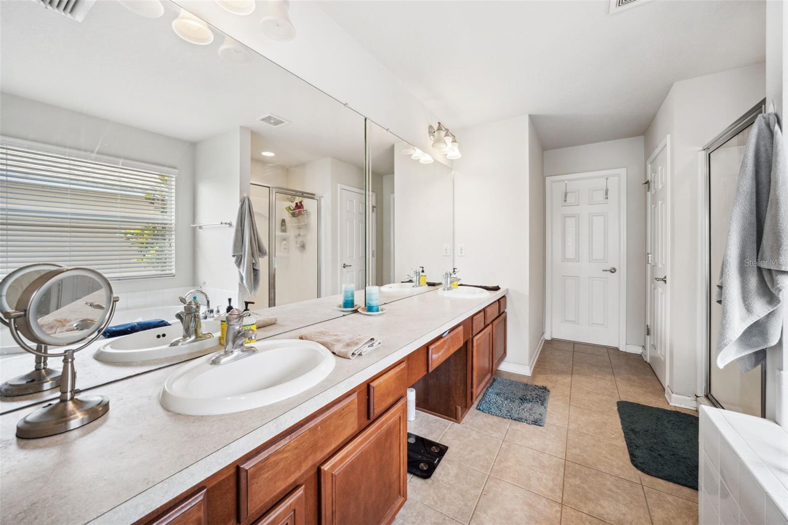 Image 28 of 48 For 13722 Lakemont Drive