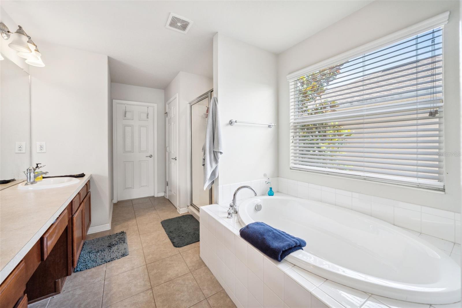 Image 29 of 48 For 13722 Lakemont Drive