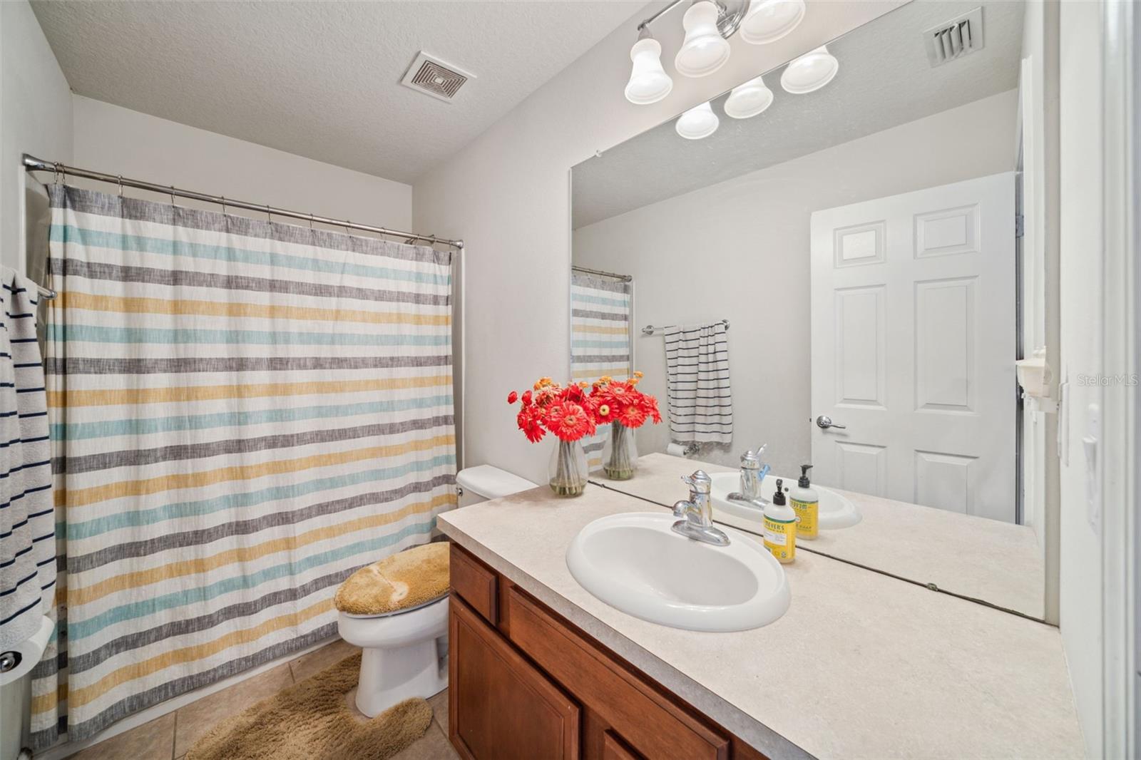 Image 33 of 48 For 13722 Lakemont Drive