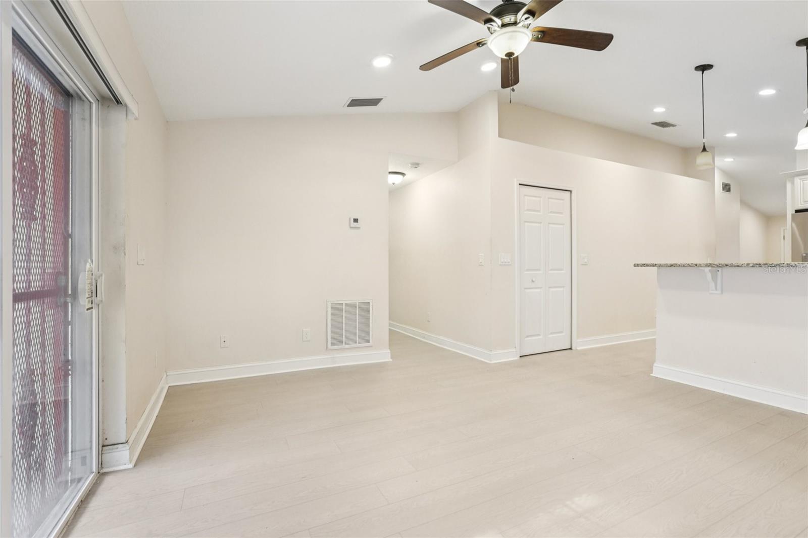 Image 11 of 31 For 212 Humphrey Street