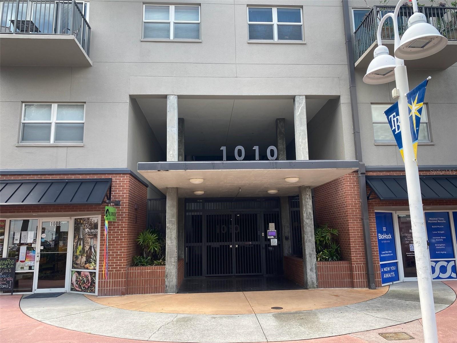 Image 2 of 6 For 1010 Central Avenue 106