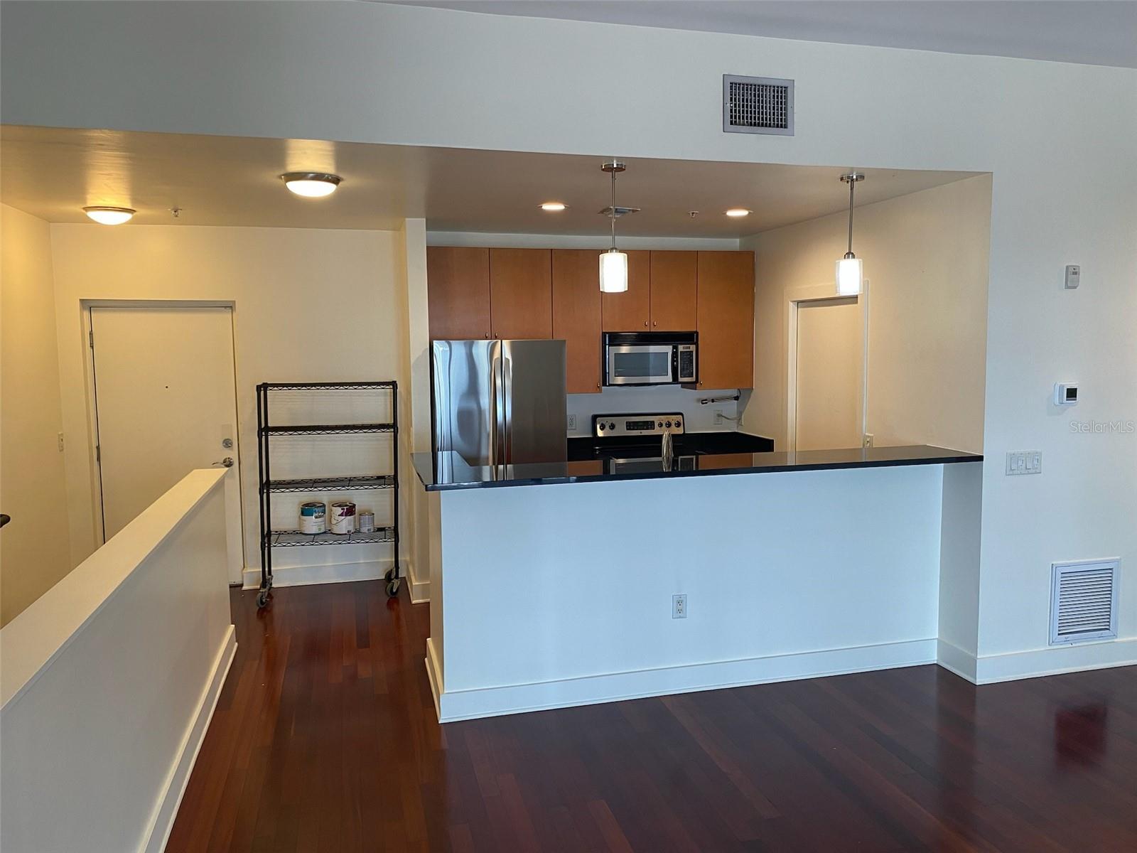 Image 3 of 6 For 1010 Central Avenue 106