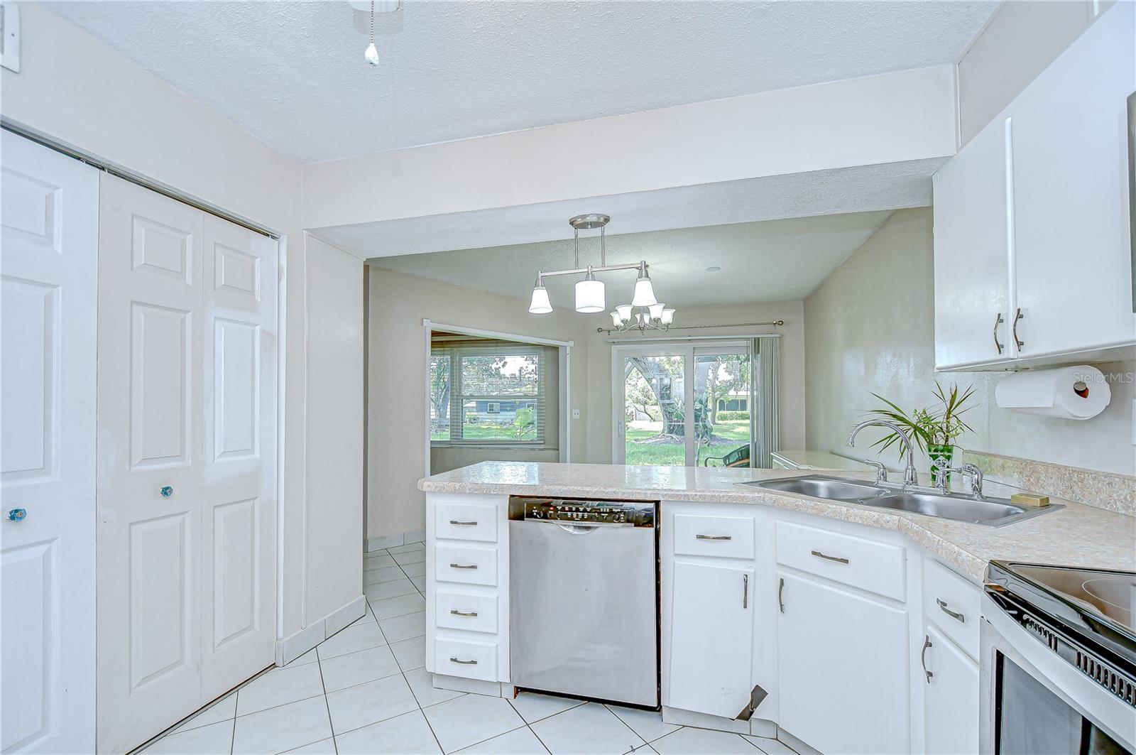 Image 26 of 57 For 1655 Highland Avenue B118