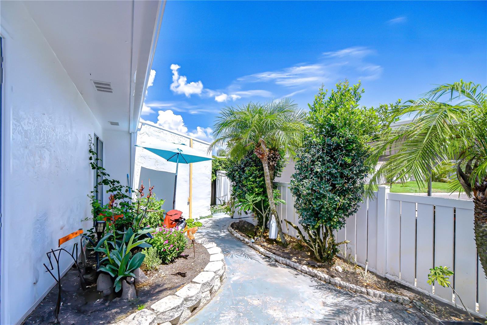 Image 4 of 57 For 1655 Highland Avenue B118