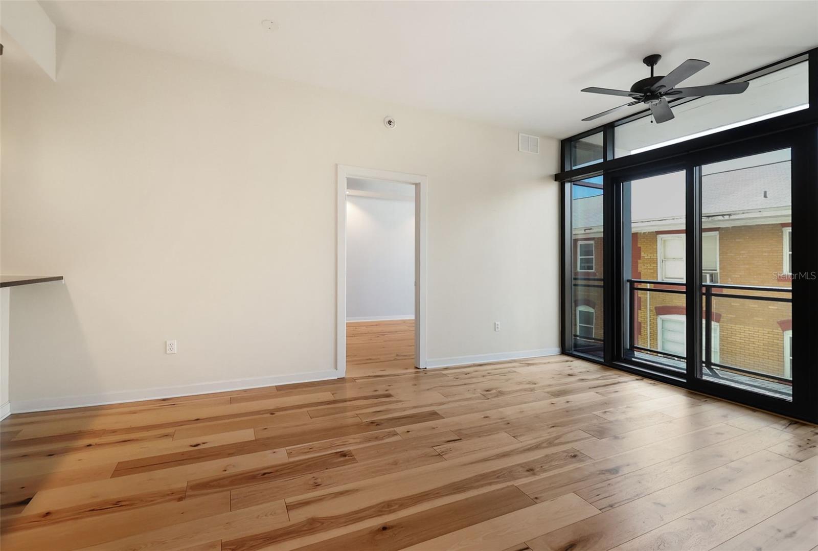 Image 10 of 47 For 400 4th Avenue S 301