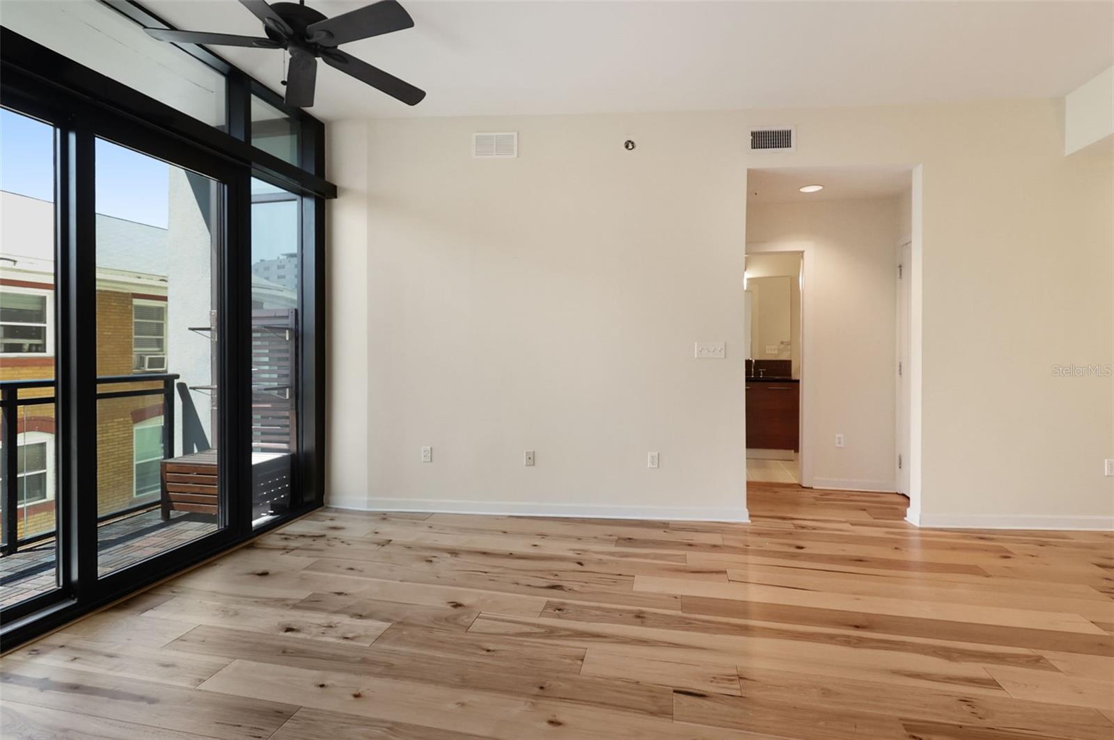 Image 12 of 47 For 400 4th Avenue S 301