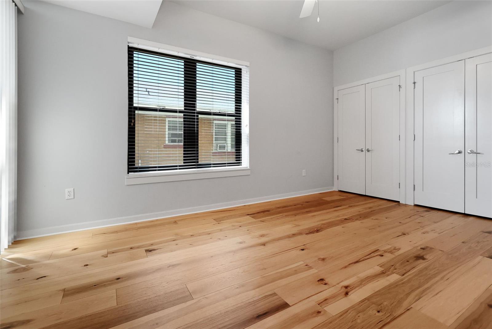 Image 14 of 47 For 400 4th Avenue S 301