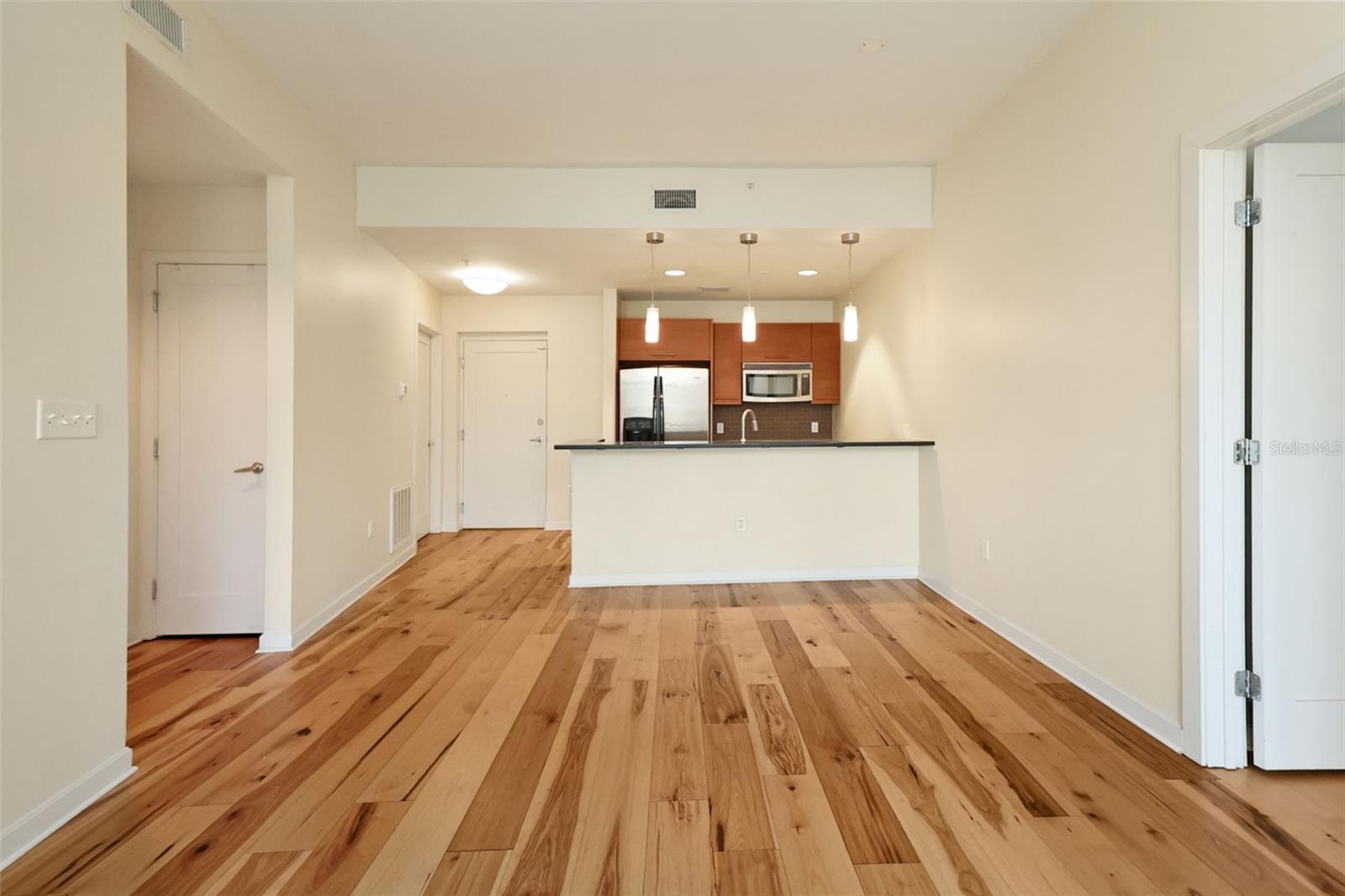 Image 9 of 47 For 400 4th Avenue S 301