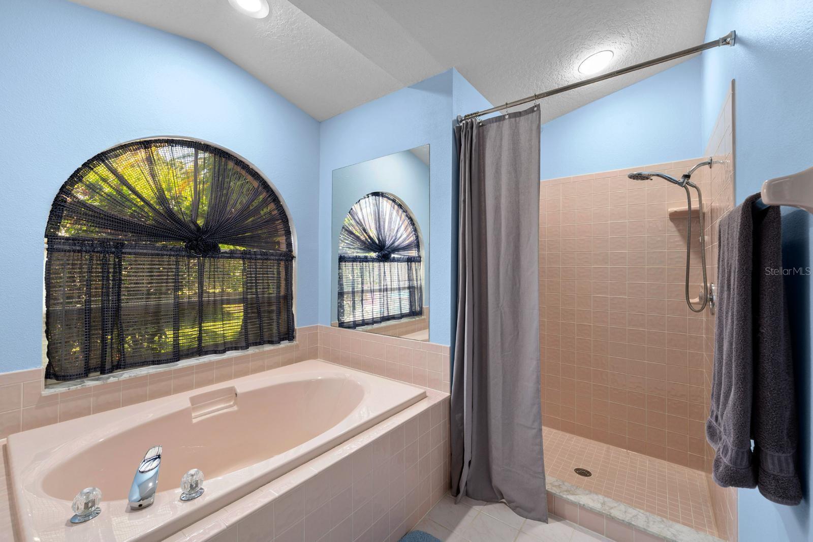 Listing photo id 8 for 10228 Yellow Pine Way
