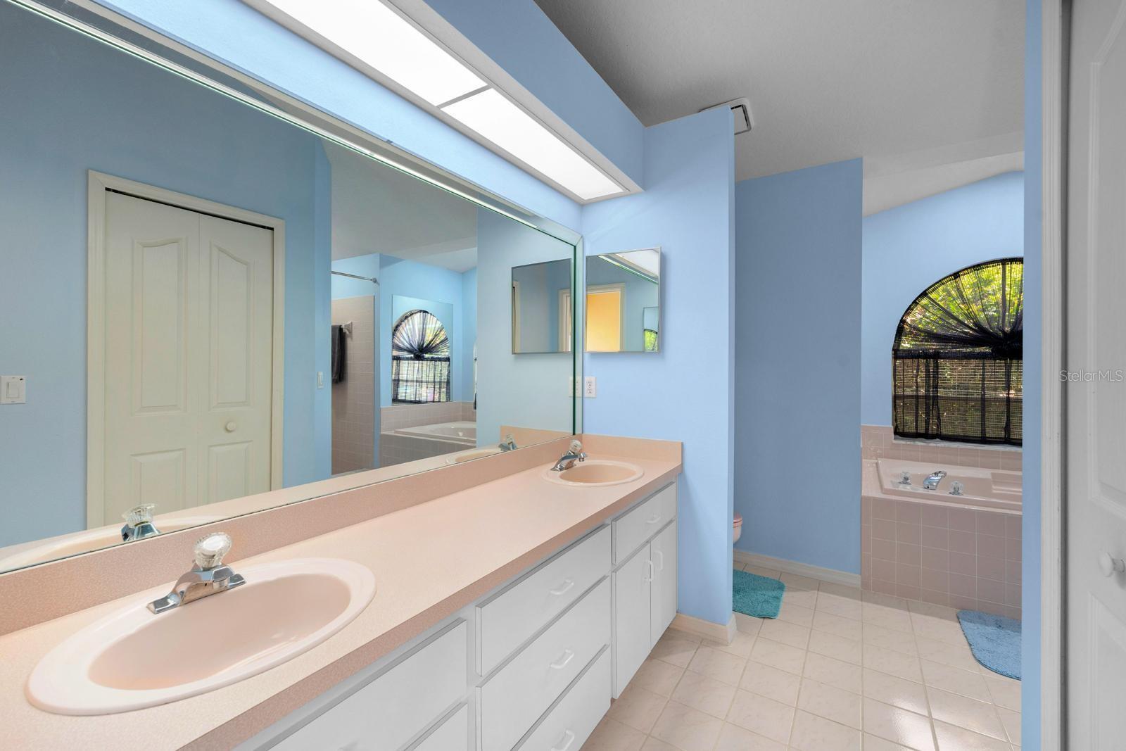 Listing photo id 9 for 10228 Yellow Pine Way