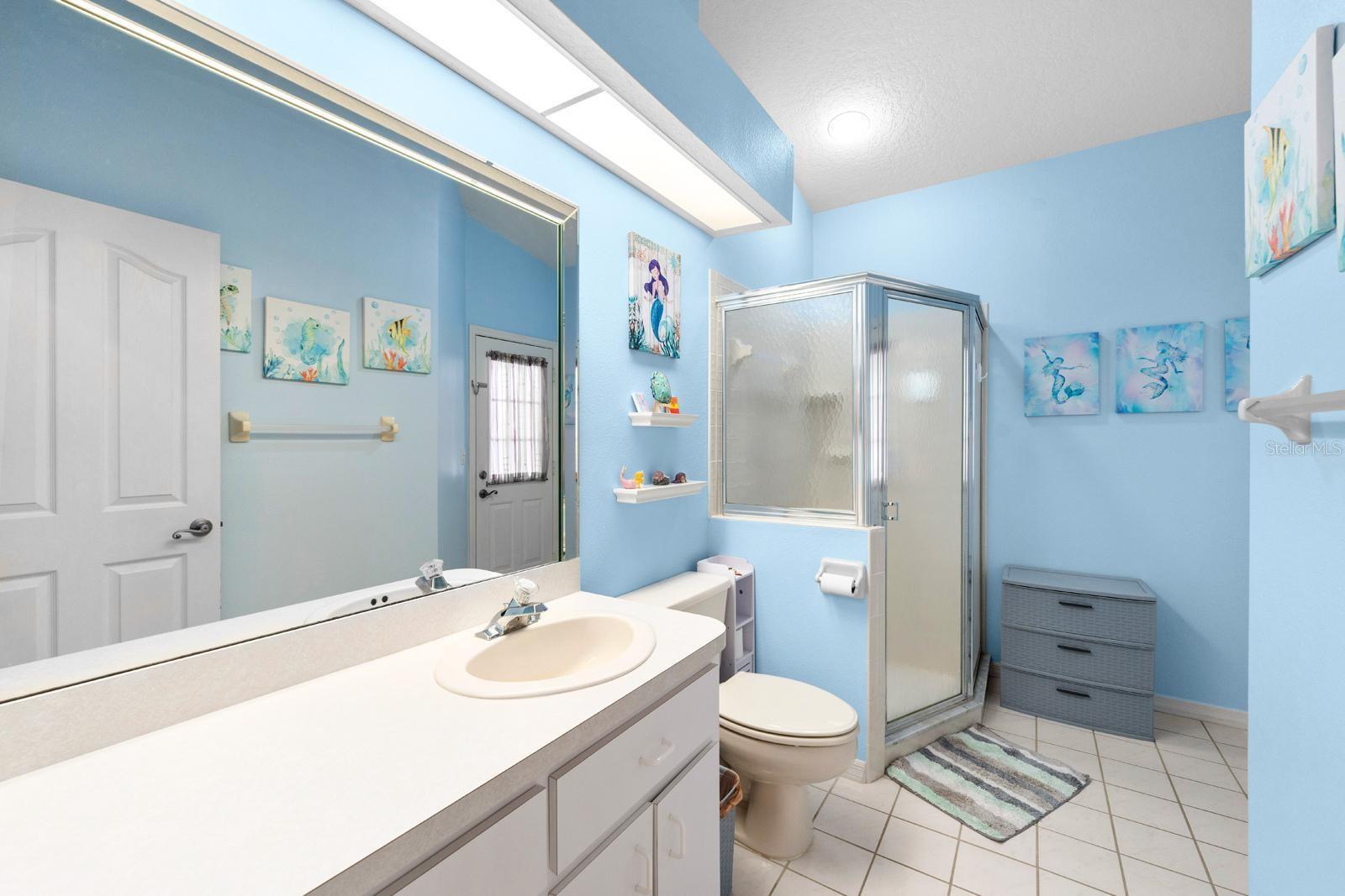 Listing photo id 10 for 10228 Yellow Pine Way
