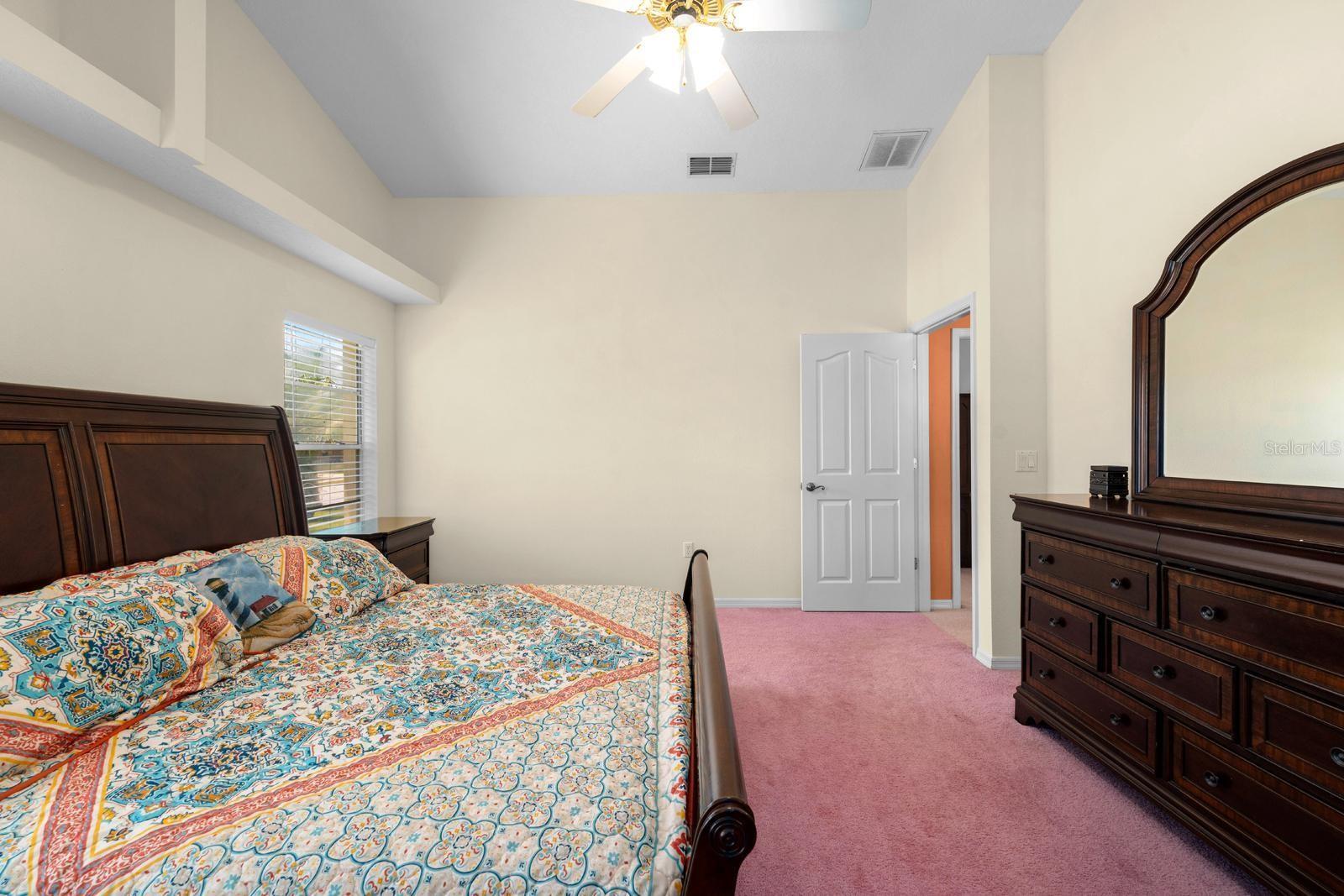 Listing photo id 13 for 10228 Yellow Pine Way