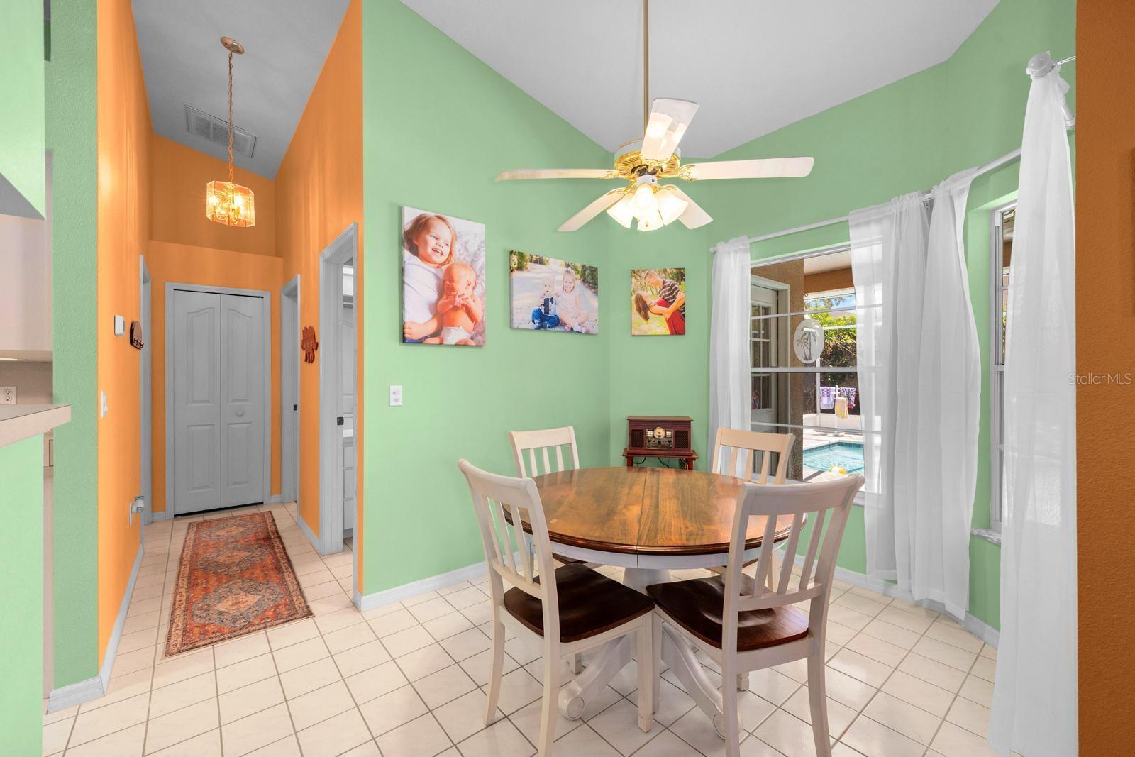Listing photo id 5 for 10228 Yellow Pine Way