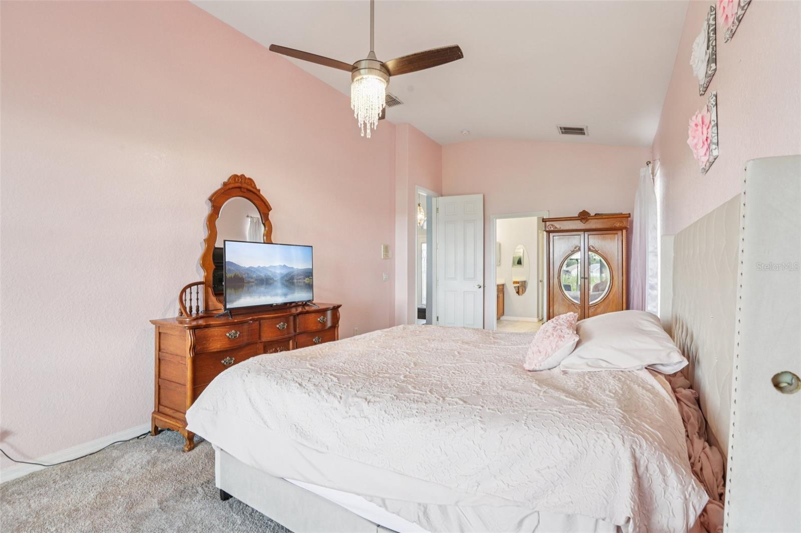 Image 18 of 43 For 10435 Deerberry Drive