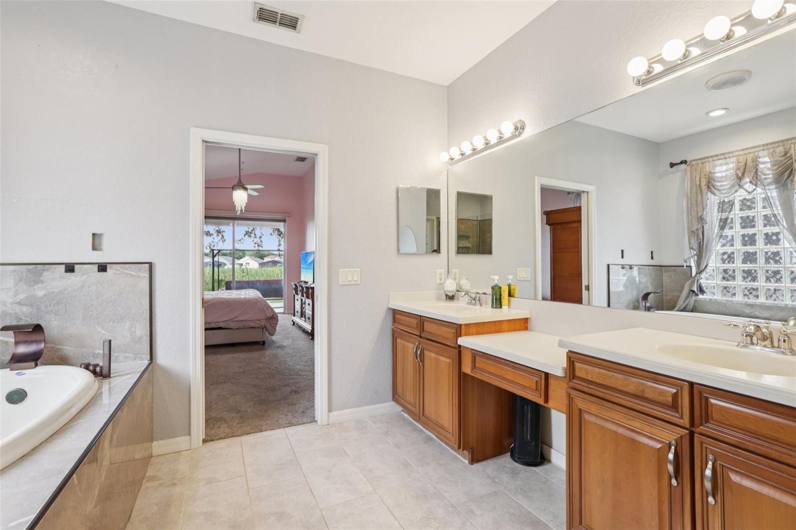Image 20 of 43 For 10435 Deerberry Drive