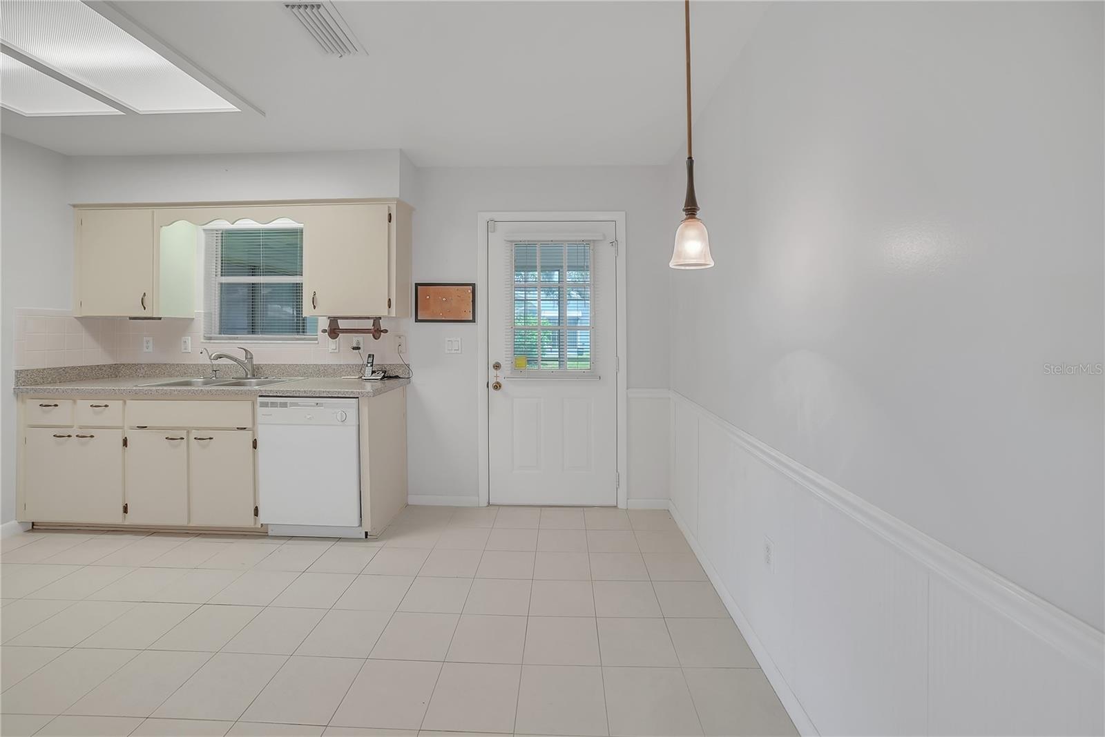 Image 17 of 57 For 5402 Rosewall Circle