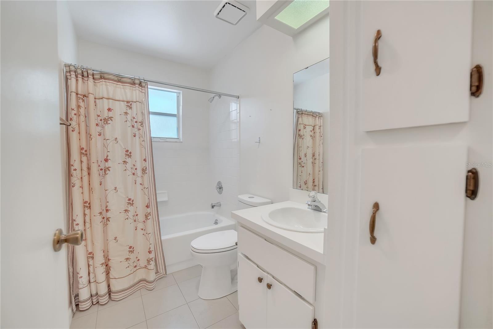 Image 21 of 57 For 5402 Rosewall Circle