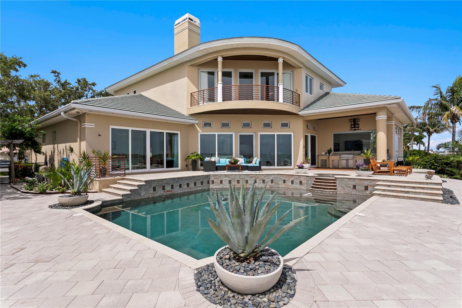 Listing photo id 2 for 2279 Mermaid Point Ne