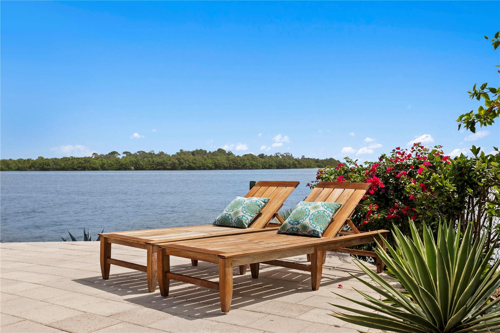 Listing photo id 44 for 2279 Mermaid Point Ne