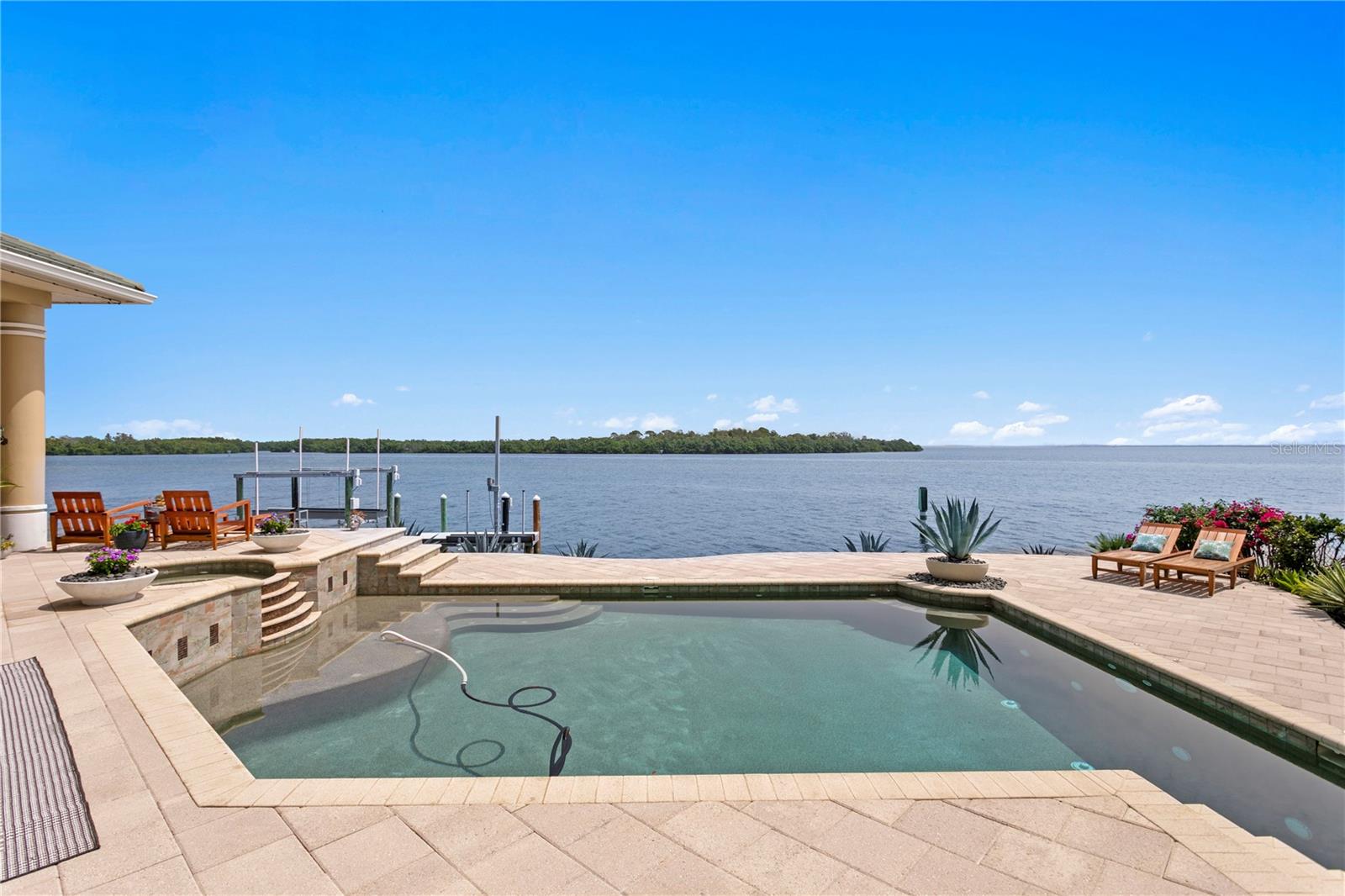 Listing photo id 52 for 2279 Mermaid Point Ne