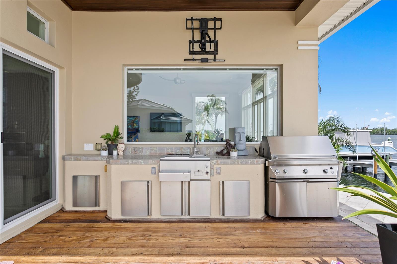 Listing photo id 55 for 2279 Mermaid Point Ne
