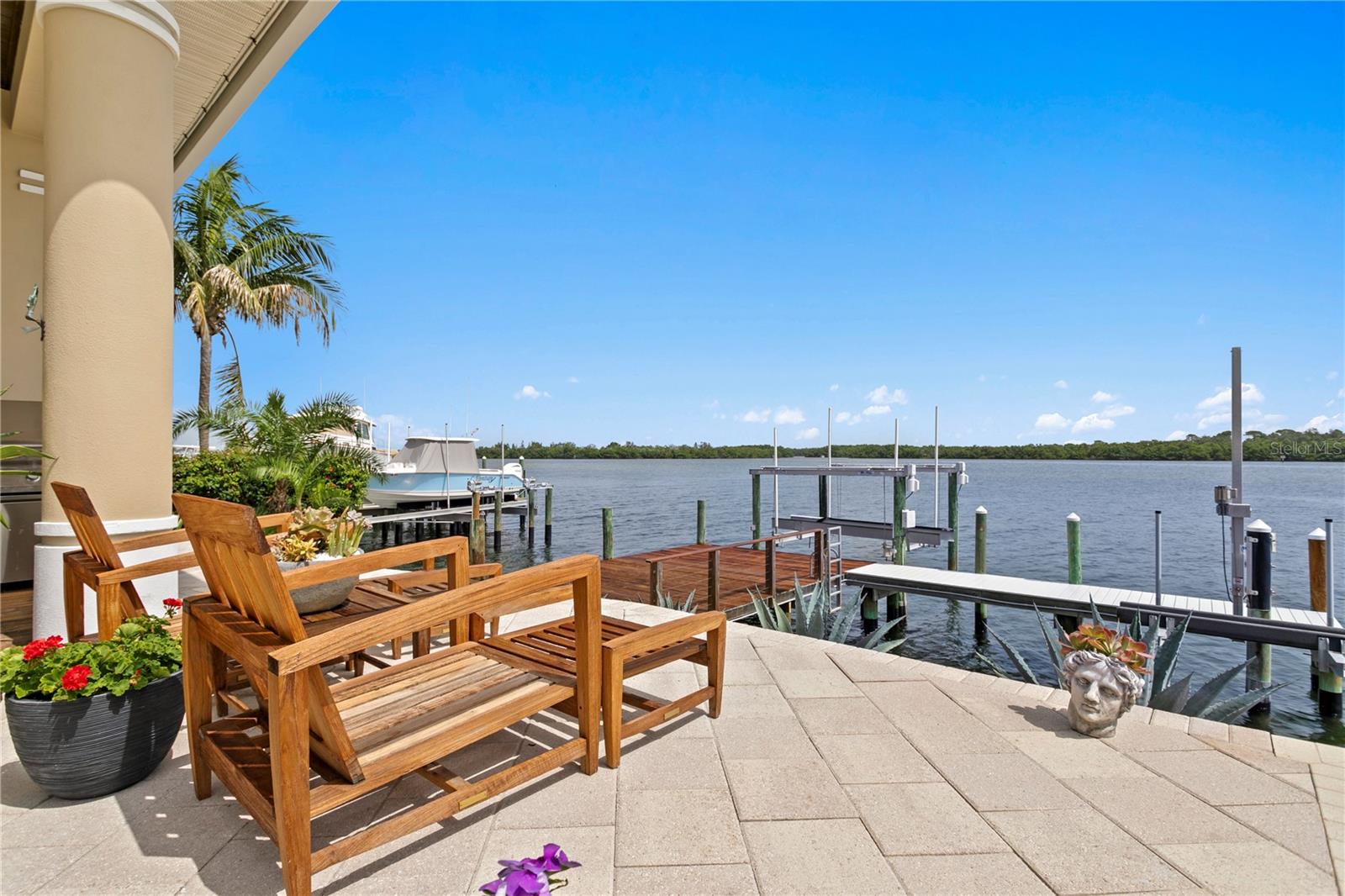 Listing photo id 58 for 2279 Mermaid Point Ne