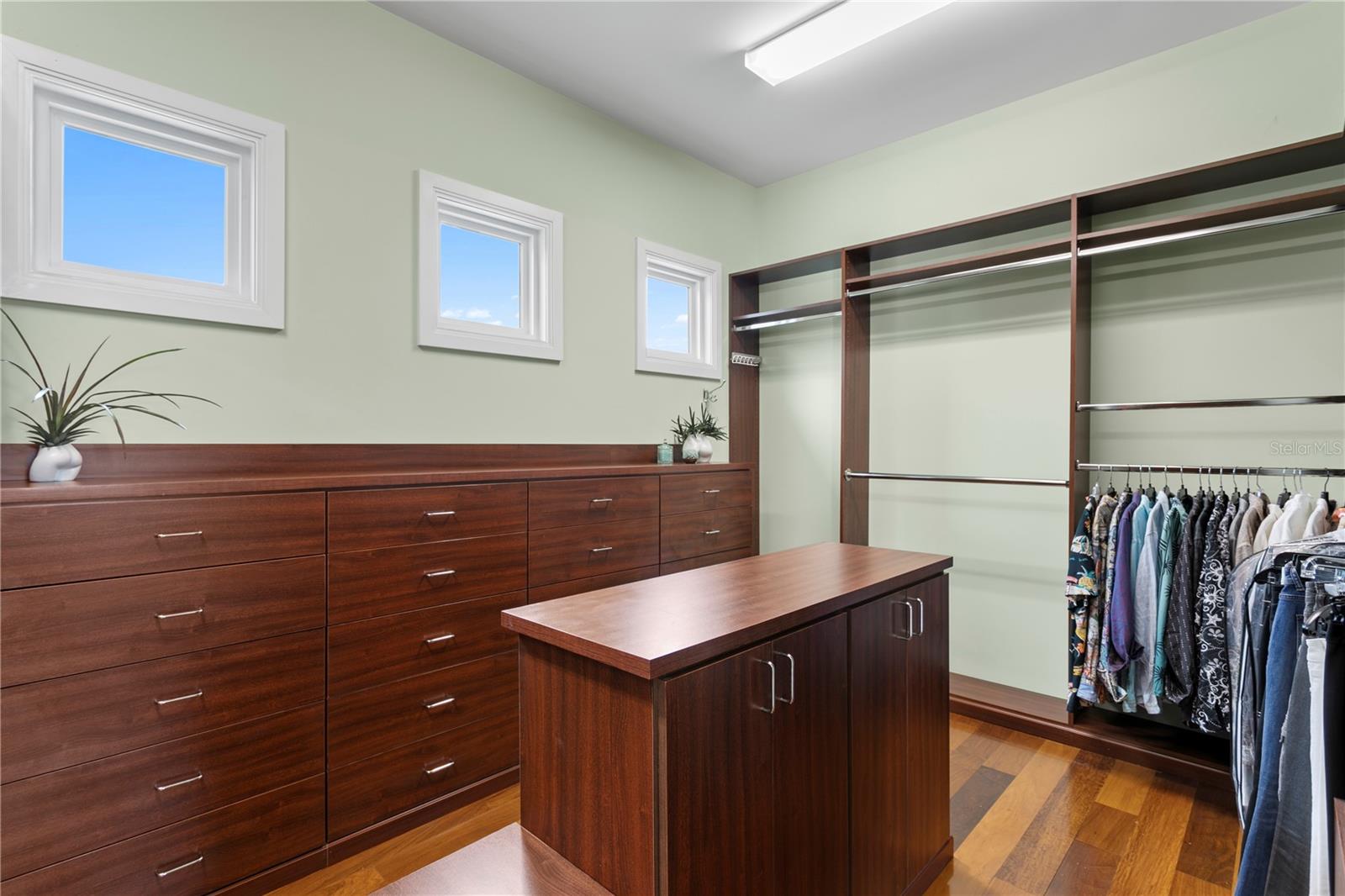 Listing photo id 73 for 2279 Mermaid Point Ne