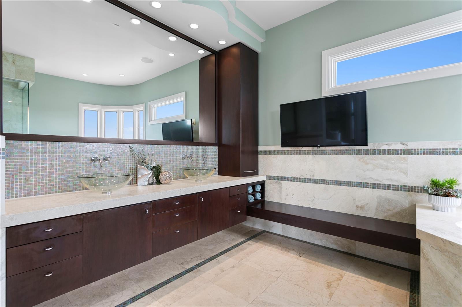 Listing photo id 74 for 2279 Mermaid Point Ne