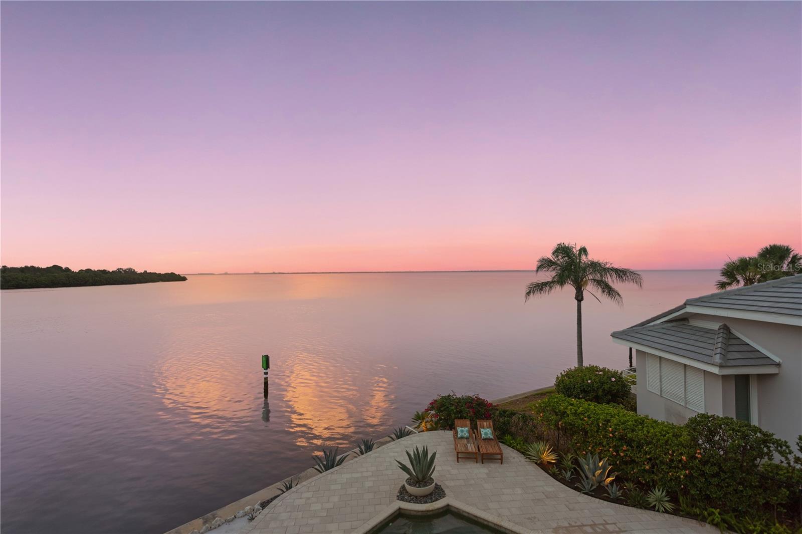 Listing photo id 79 for 2279 Mermaid Point Ne