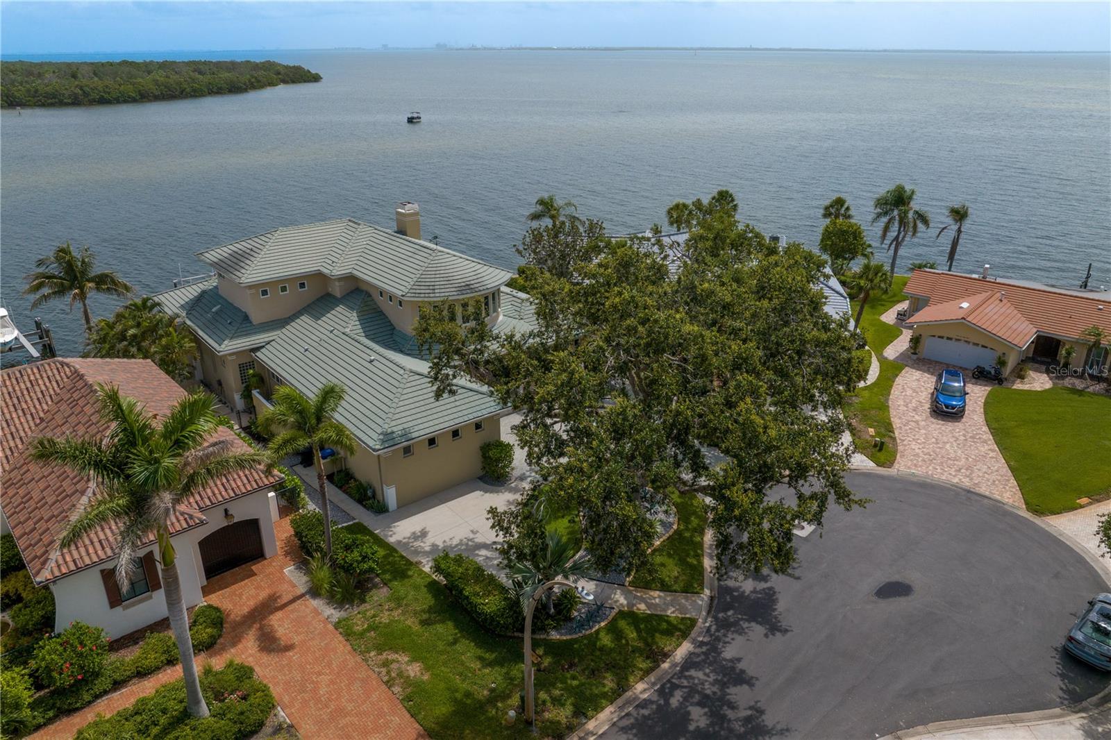 Listing photo id 81 for 2279 Mermaid Point Ne