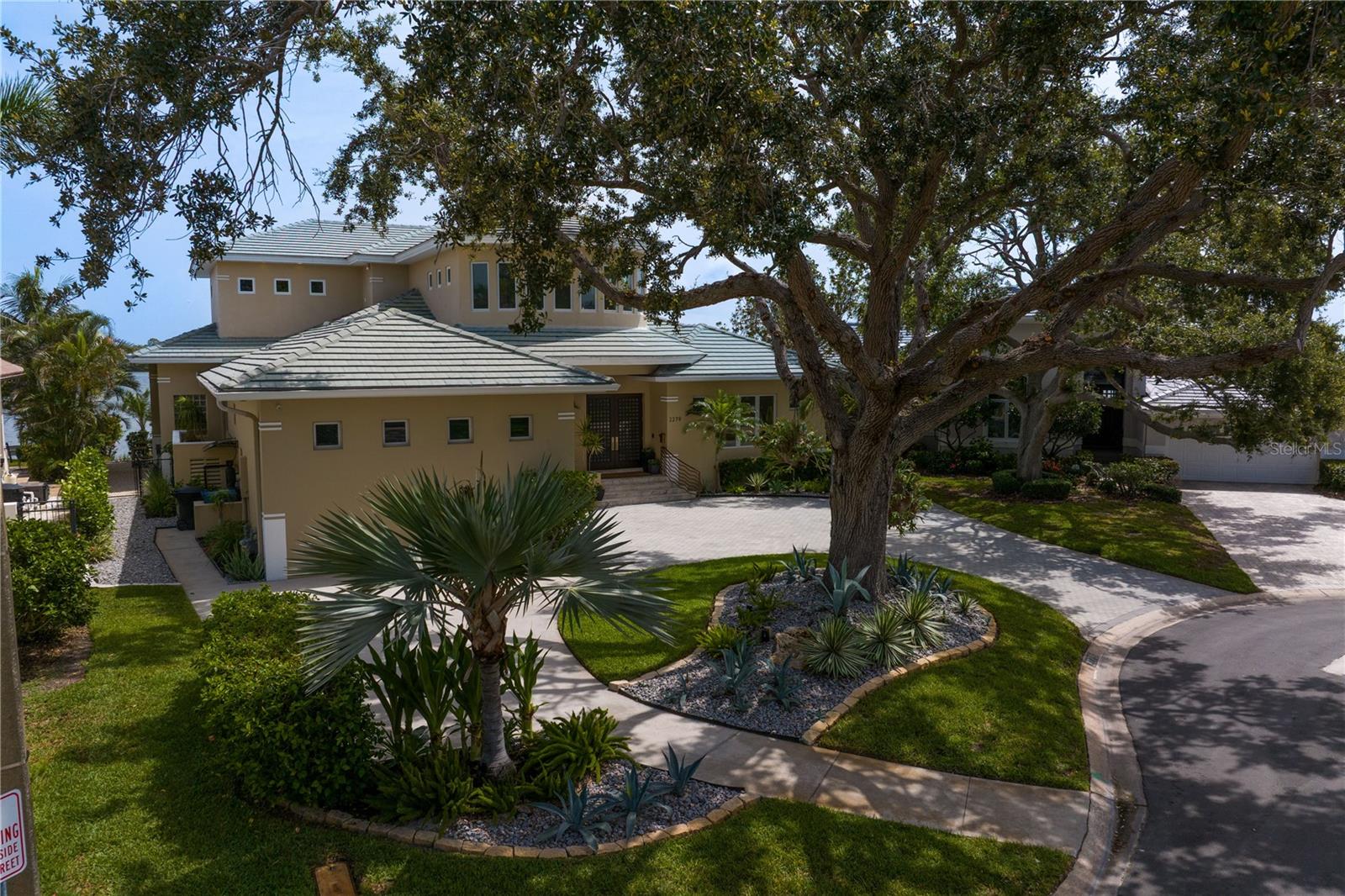 Listing photo id 82 for 2279 Mermaid Point Ne