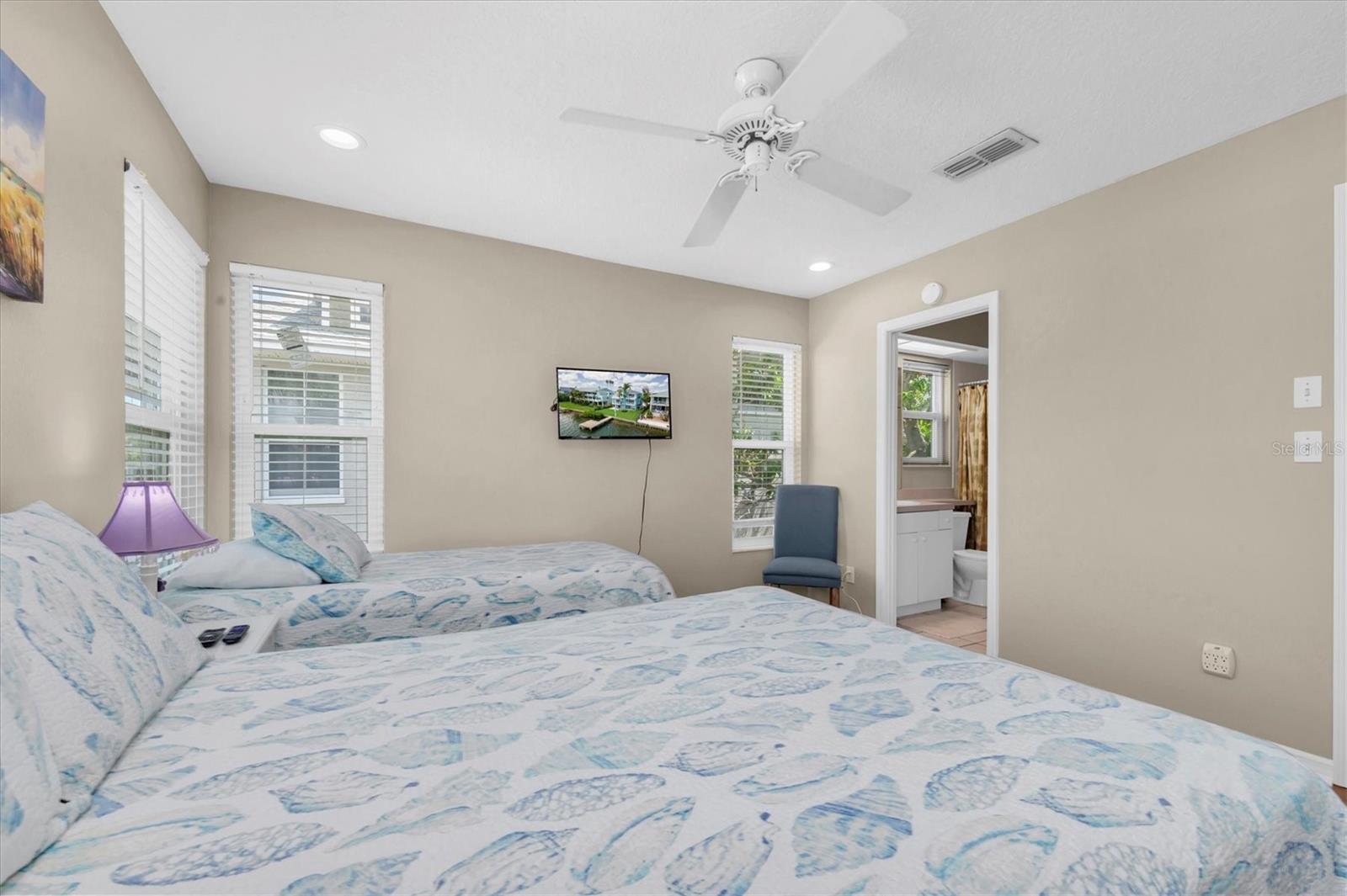 Image 34 of 55 For 2507 Bay Boulevard A