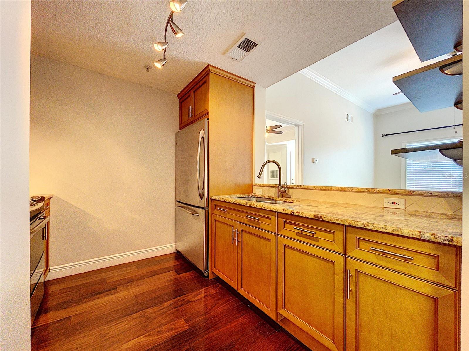 Image 6 of 26 For 800 Dakota Avenue 431