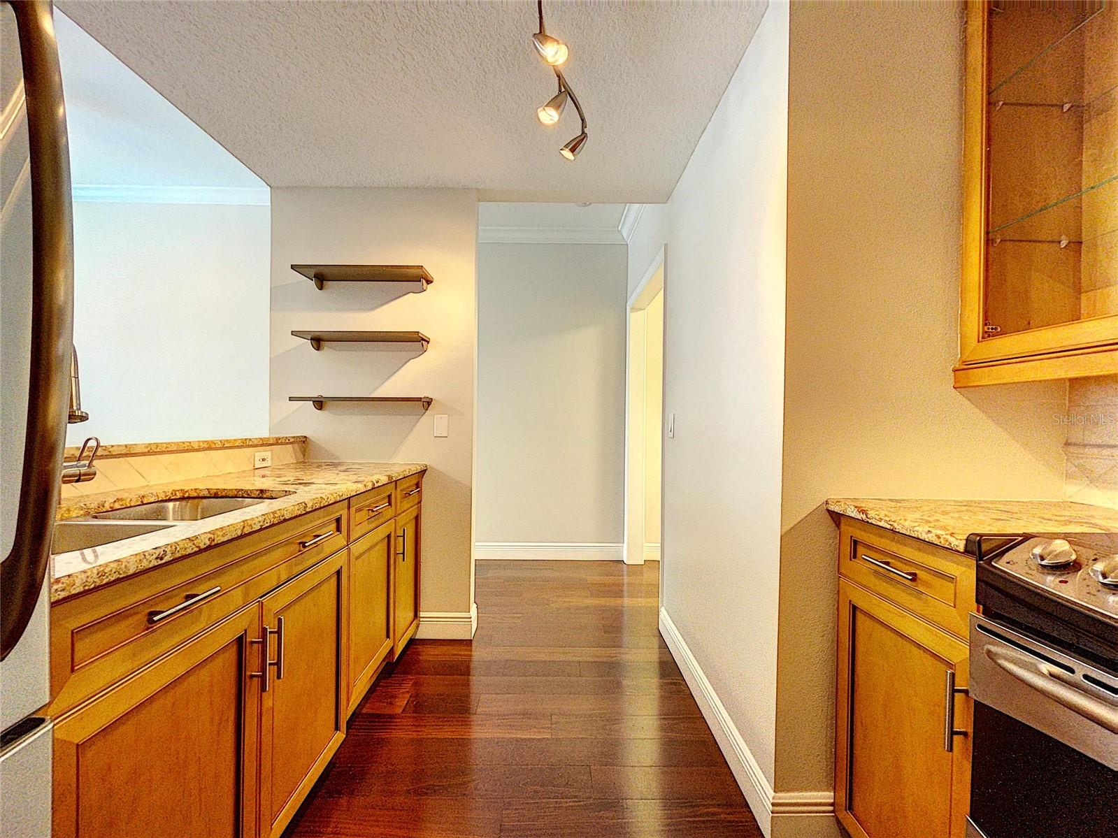 Image 7 of 26 For 800 Dakota Avenue 431