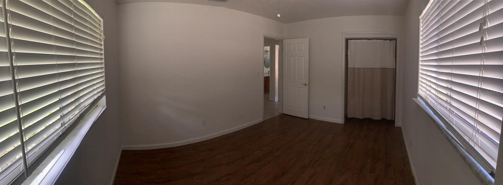 Listing photo id 5 for 6474 29th Avenue N